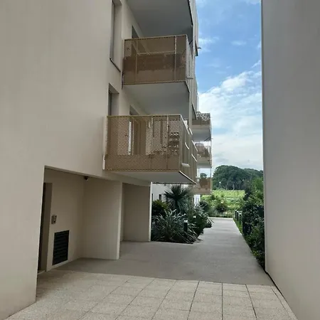 Apartment Neuve Le K 10 Mn Gare, Parking , Tram